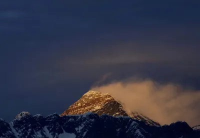 Heroísmo en el Everest: el milagroso rescate de un montañista malayo en la “zona de la muerte”