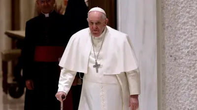 Operaron con éxito al papa Francisco de una hernia intestinal y se encuentra en buen estado