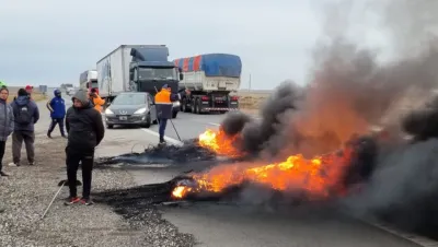 Protesta de la UOCRA en la ruta 33: "Vamos a seguir acá hasta que la gente cobre"