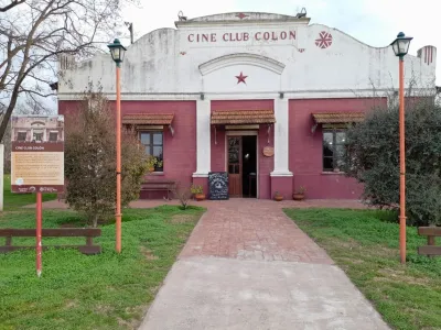 Un cine en el medio del campo: la idea de un soñador, la restauración que unió a los vecinos y la reapertura