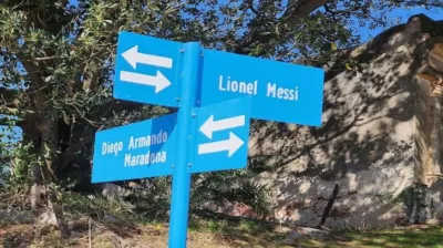 El pequeño pueblo donde las calles Messi y Maradona se encuentran en una esquina