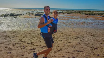 Nació sin piernas y soñaba con ganar una maratón: su papá la llevó a upa y vivieron la carrera más emocionante