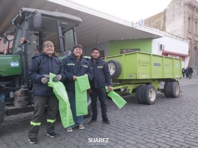 La Cooperativa “Hagamos Más” junto a empleados municipales mantuvieron el orden y la limpieza de Suárez Peatonal