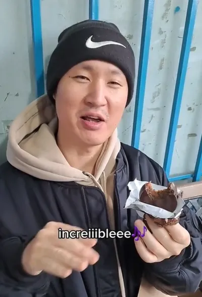 Un coreano comió un alfajor por primera vez y se sorprendió gratamente: “No puede esperar "