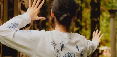 El Tai Chi es bueno para el cerebro y el cuerpo: beneficios y 4 ejercicios para principiantes