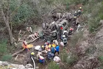 Desbarrancó un camión del Ejército: hay muertos y una veintena de heridos