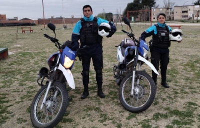 Policías de la Motorizada de Bahía Blanca le salvaron la vida a una bebé que se ahogaba