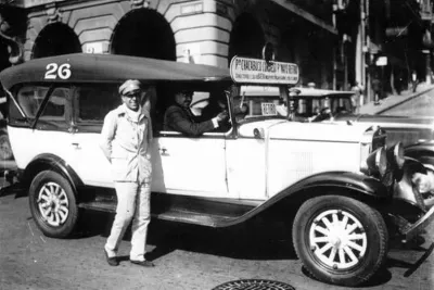 Los primeros colectivos: un grupo de taxistas en crisis, la competencia con el tranvía y la idea para captar mujeres