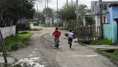 A la inversa de la Argentina, en Uruguay baja la pobreza: uno de cada diez no cubre sus necesidades básicas