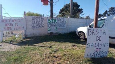 Un piquete impide la salida de camiones recolectores de residuos del corralón municipal