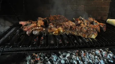 Salario versus asado: cuántos kilos se podían comprar en 2017 y cuántos hoy