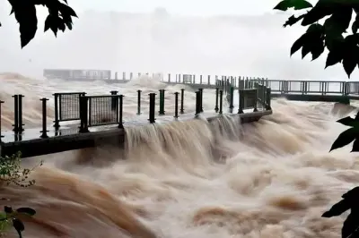 Se rompieron las pasarelas de las Cataratas por la crecida del río Iguazú