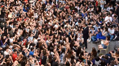 Sin escenarios ni dirigentes, Massa cerró su campaña con un acto en un colegio de la Ciudad