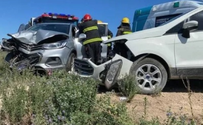 Dos autos chocaron de frente cerca de Coronel Dorrego