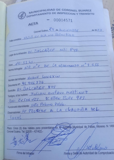 Para hacer cumplir una ordenanza, el domingo clausuraron un supermercado chino