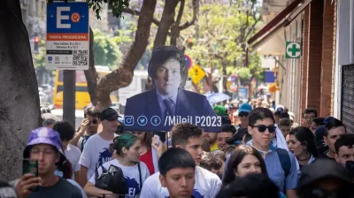 Los seguidores de Javier Milei juntaron la basura de la plaza del Congreso