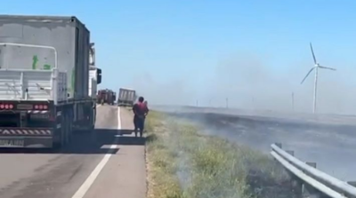 Un camión sufrió un incendio en la ruta 33