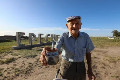 Don Pablo y su vida en Villa Epecuén: la muerte del último habitante de un pueblo que se hundió y emergió en ruinas