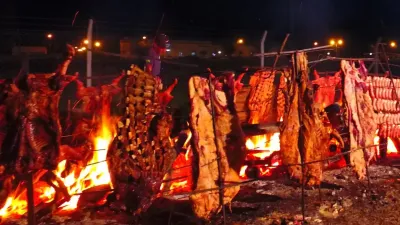 Escapadas: los mejores costillares y una iglesia abandonada en un pequeño pueblo cerca de Mar del Plata