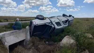 Vuelco sin heridos en la ruta 33