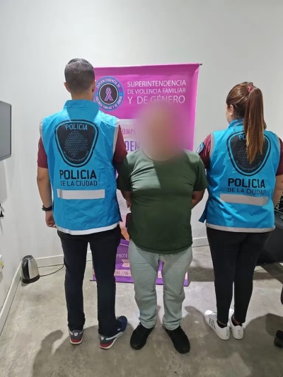 Rescataron a una mujer que estuvo un año encerrada en condiciones deplorables en un edificio de Belgrano