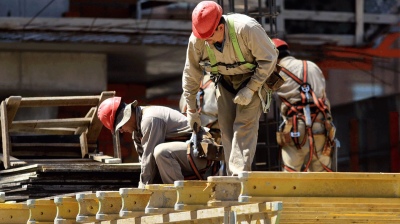 El Gobierno les ofrece obras a cambio de apoyo a la Ley Ómnibus, pero más de mil seguirán paralizadas