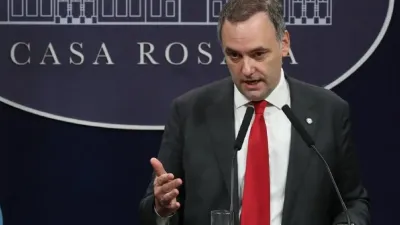 Adorni en conferencia: "El Gobierno de España le tiene que pedir perdón a Milei"