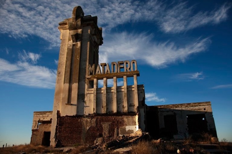 Matadero de Epecuén: polémica por el patrimonio vulnerado por activistas veganos