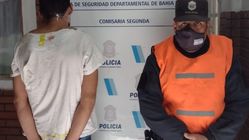 Abusó de una compañera de trabajo mientras dormía