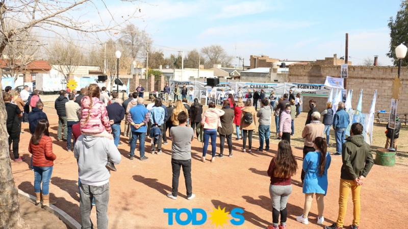 Moccero repartió palos a doquier contra la oposición y repartió terrenos y casas infinitos a futuro