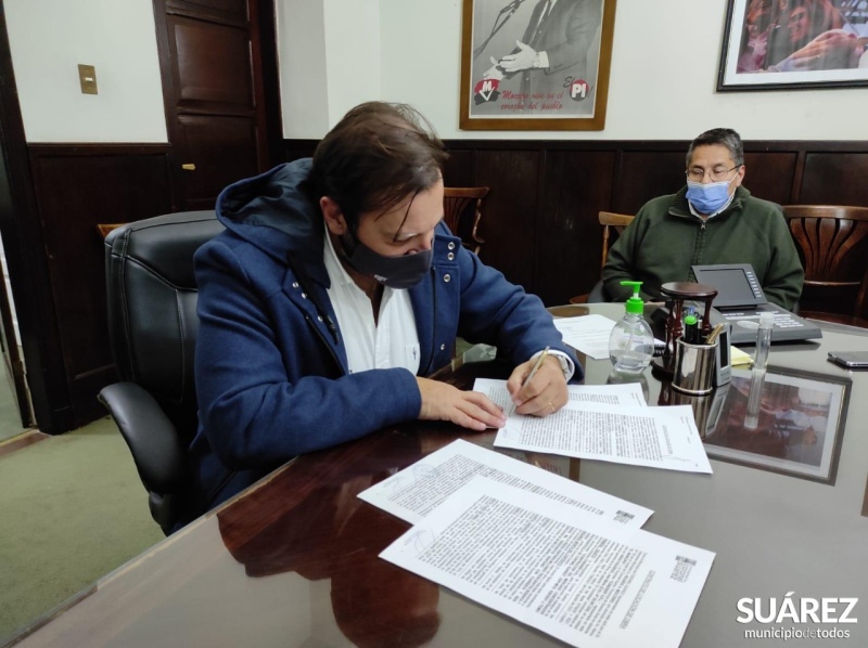 El municipio firmó un contrato para que se comience la construcción de los galpones para el mercado frutihortícola