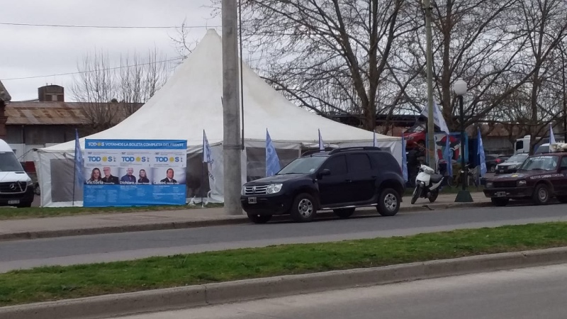 La carpa que estaba en el vacunatorio de calle Israel, es la misma que está en el playón del ferrocarril?