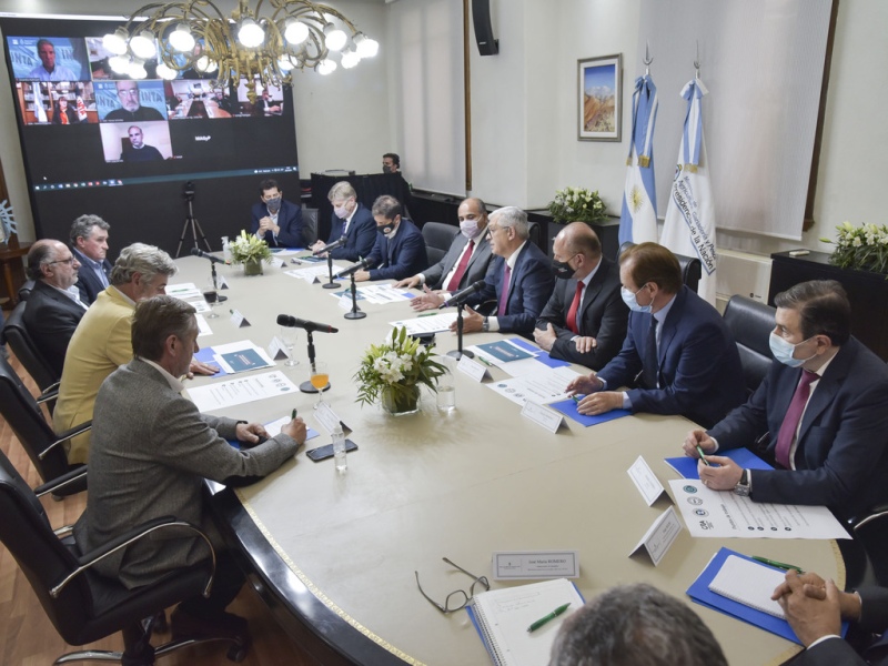 La reunión encabezada por Manzur con los dirigentes agropecuarios.