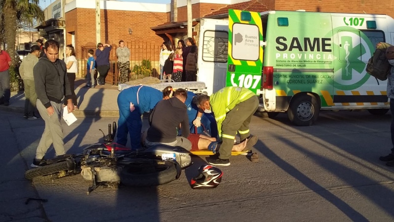 Un lesionado en un choque entre una moto y una camioneta