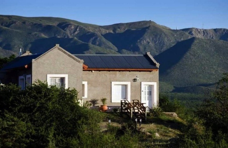 Hay glamping y cabañas cerca del Uritorco.