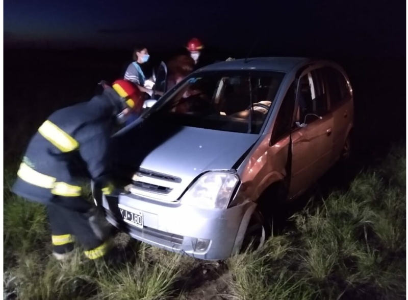 Fuerte choque entre dos autos cerca de Tornquist, sin heridos de gravedad