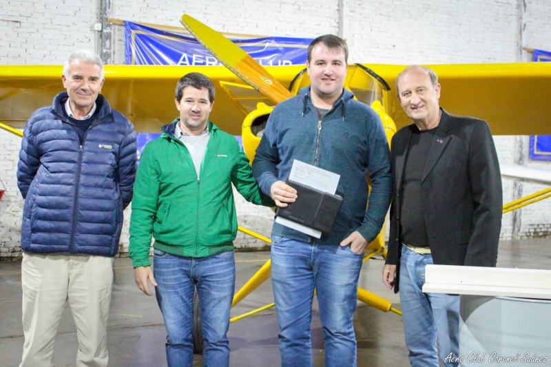 Después de 40 años se recibieron 4 nuevos pilotos comerciales en el Aero Club Coronel Suárez