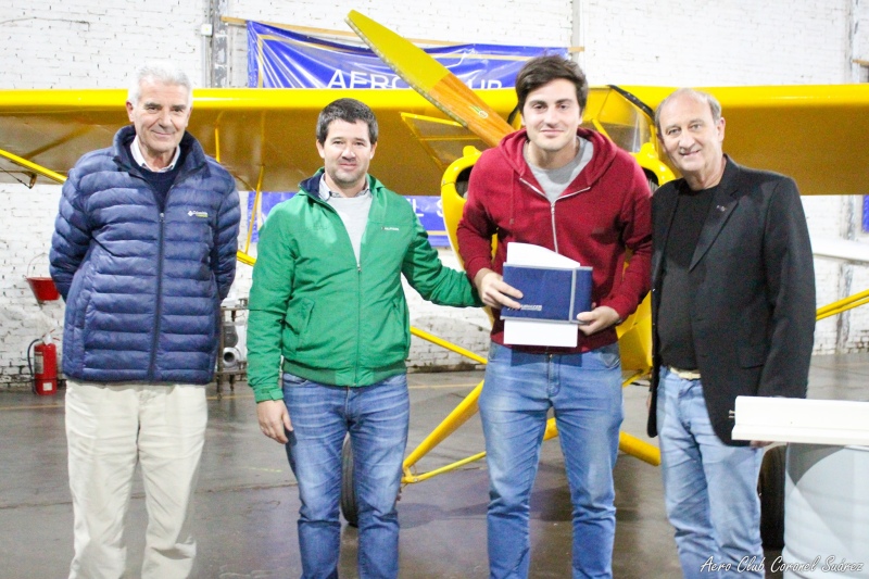 Después de 40 años se recibieron 4 nuevos pilotos comerciales en el Aero Club Coronel Suárez