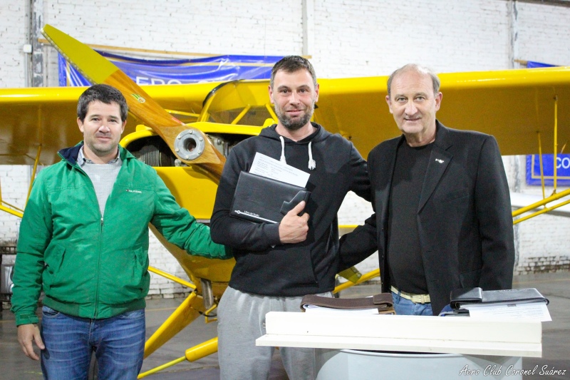 Después de 40 años se recibieron 4 nuevos pilotos comerciales en el Aero Club Coronel Suárez