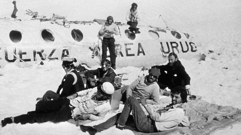 El 12 de octubre de 1972 chocaron en la cima de la cordillera: 72 días después, el 23 de diciembre, fueron rescatados. Protagonizaron una de las historias más épicas de la modernidad