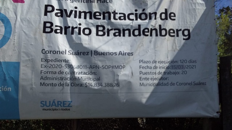 El viento se llevó el cartel. ¿También se llevó lo que falta de la obra?