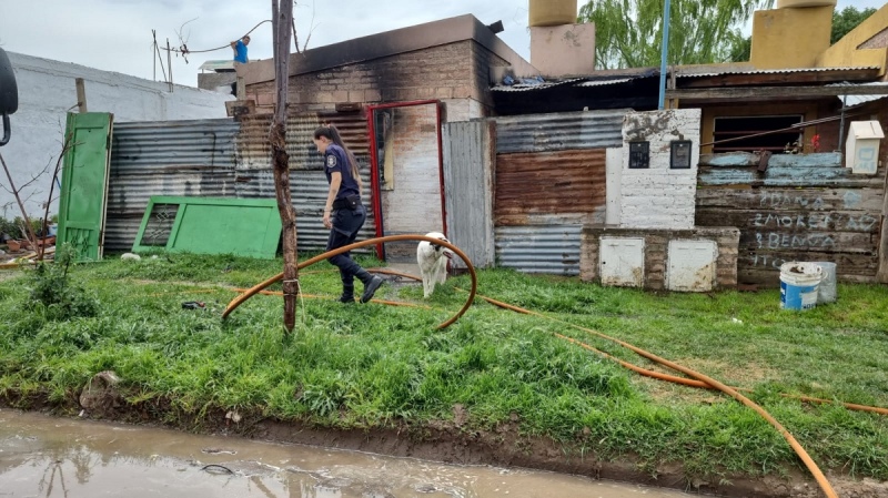 Incendio en Bahía: Las rejas de las aberturas de la casa, una trampa mortal