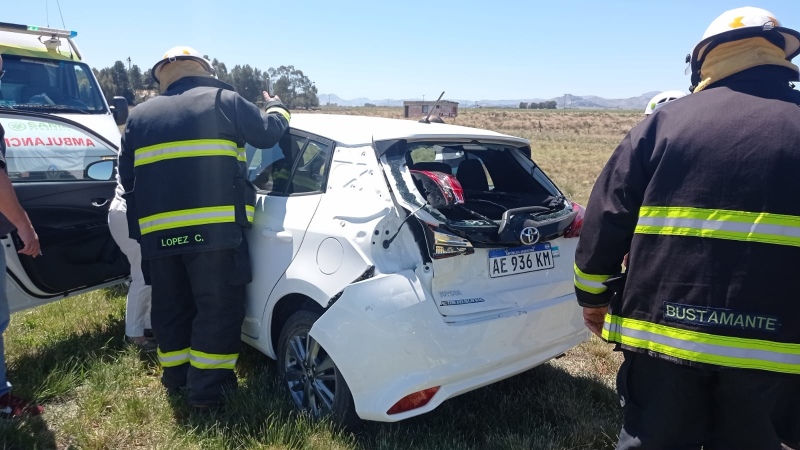 Colisionaron un camión y un auto cerca del acceso a Tornquist