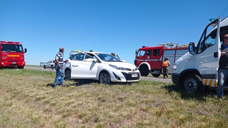 Colisionaron un camión y un auto cerca del acceso a Tornquist