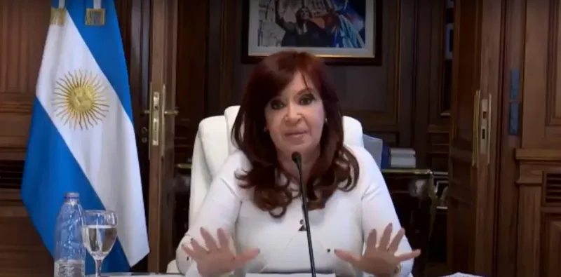 Cristina Kirchner, hablando en una audiencia especialmente inventada para ella.