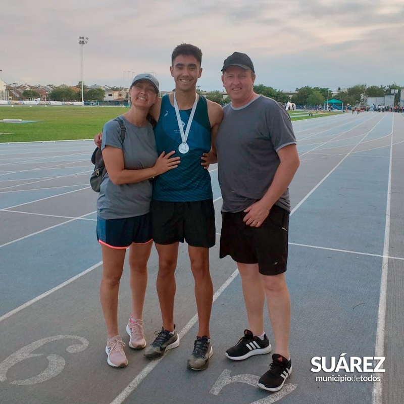 Máximo Peratz es subcampeón argentino en 400 metros y campeón argentino en Posta 4x400