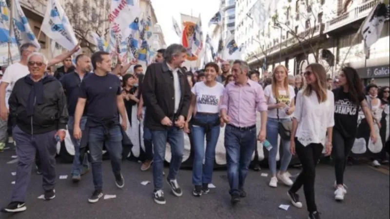 La Cámpora llegó a la Plaza de Mayo cuando Fernández ya había terminado de hablar