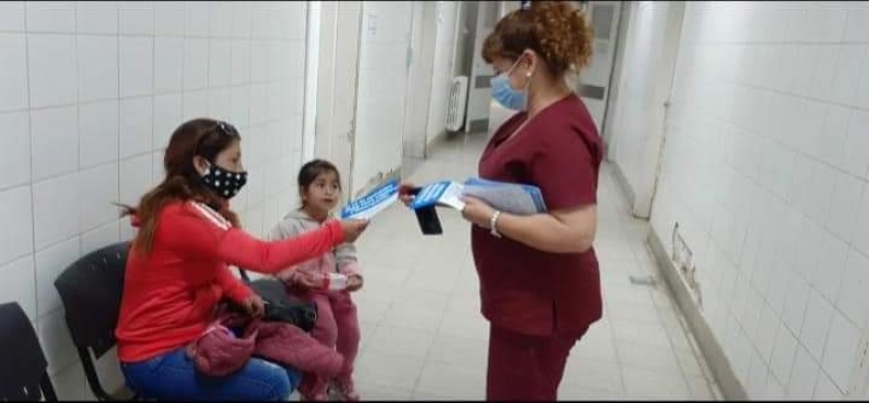 En La Pampa médicos y enfermeros reparten boletas del Frente de Todos en el Hospital