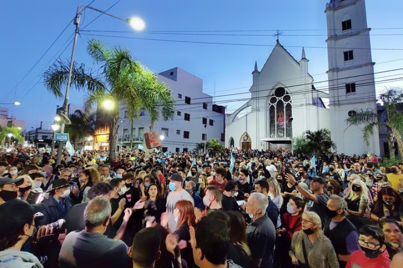 A pesar del blindaje policial y las denuncias de amenazas, vecinos de La Matanza marchan para pedir seguridad