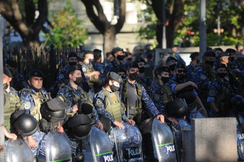 A pesar del blindaje policial y las denuncias de amenazas, vecinos de La Matanza marchan para pedir seguridad